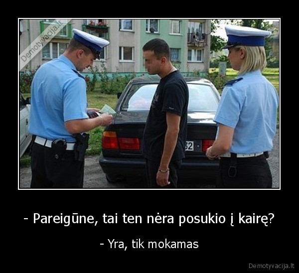 - Pareigūne, tai ten nėra posukio į kairę?