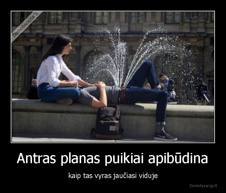 antras, planas,fontanas,vanduo,purskia,vyras,jauciasi,viduje,moterys