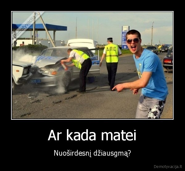 dziaugsmas,laimingas, vaikinas,policijos, avarija