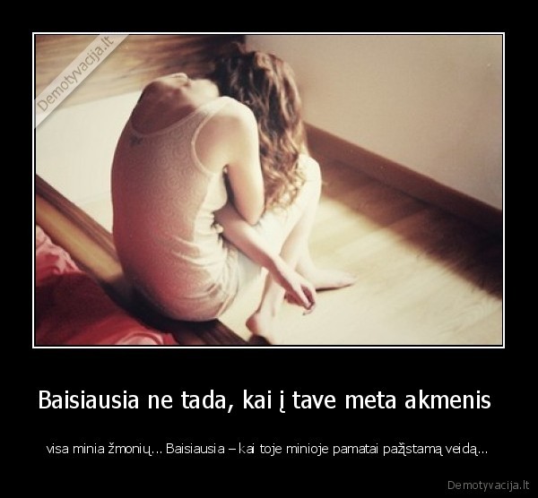 uzmetymas, akmenimis,isdavyste