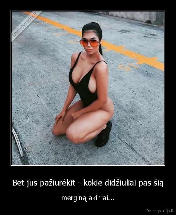 mergina,akiniai,papai