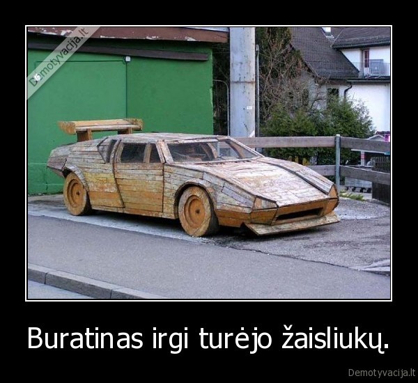 Buratinas irgi turėjo žaisliukų.