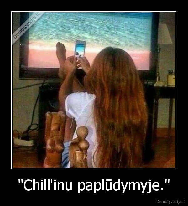 "Chill'inu paplūdymyje."
