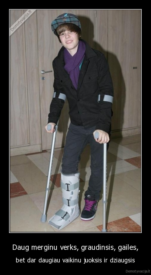 Daug merginu verks, graudinsis, gailes,