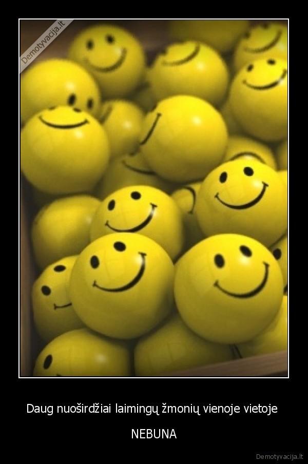 Daug nuoširdžiai laimingų žmonių vienoje vietoje 