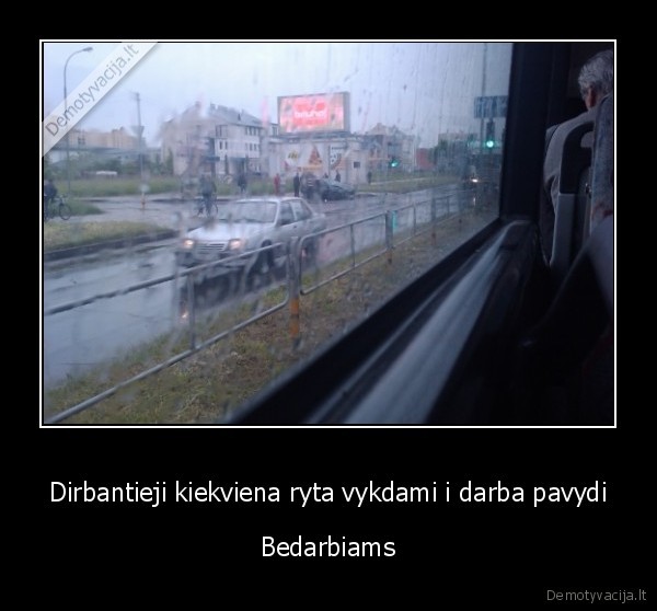 Dirbantieji kiekviena ryta vykdami i darba pavydi