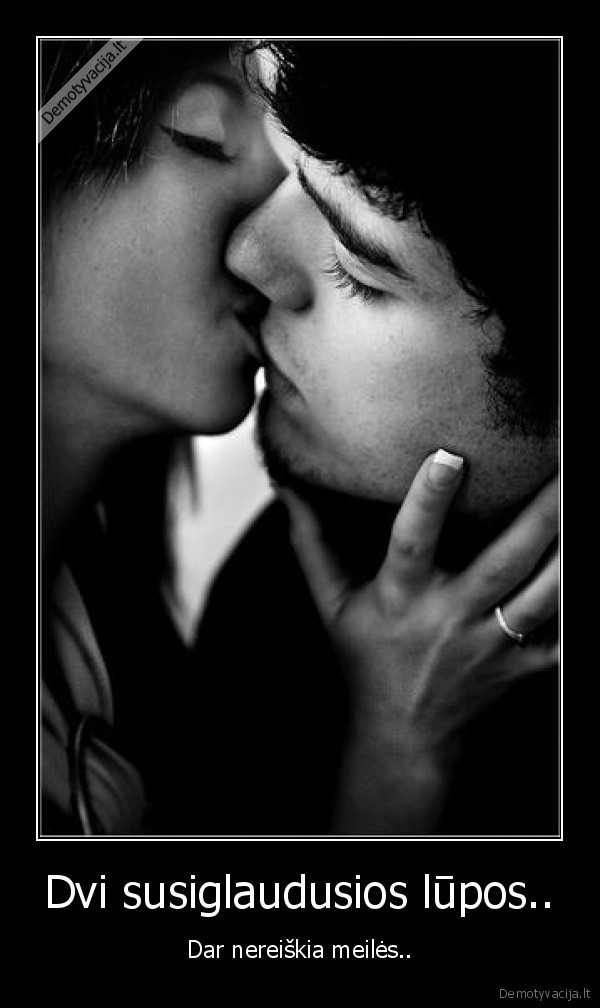Dvi susiglaudusios lūpos..