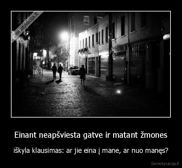 Einant neapšviesta gatve ir matant žmones