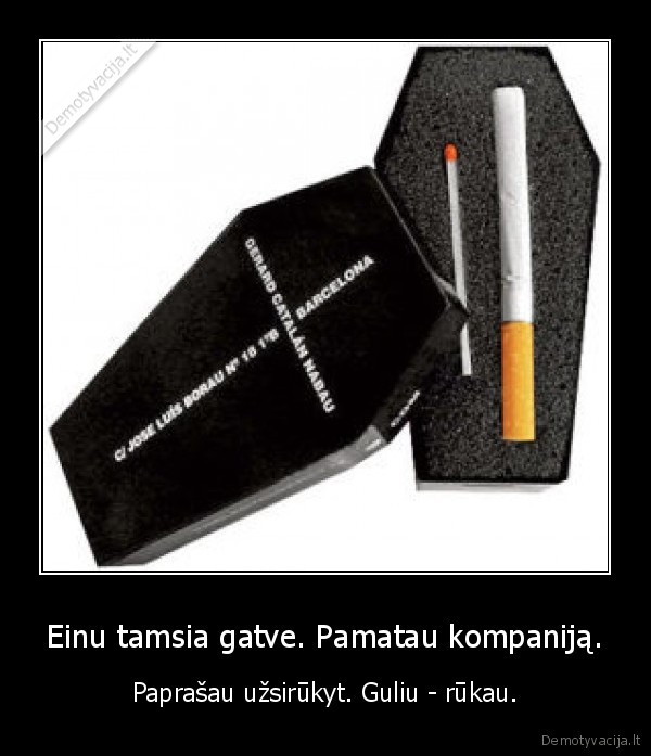 Einu tamsia gatve. Pamatau kompaniją.