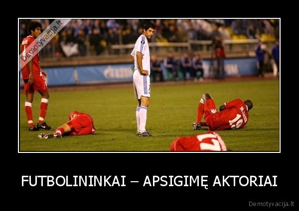 FUTBOLININKAI – APSIGIMĘ AKTORIAI