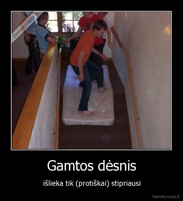 vaikas,debilas,gamta,desnis,stiprus,laiptai,islieka