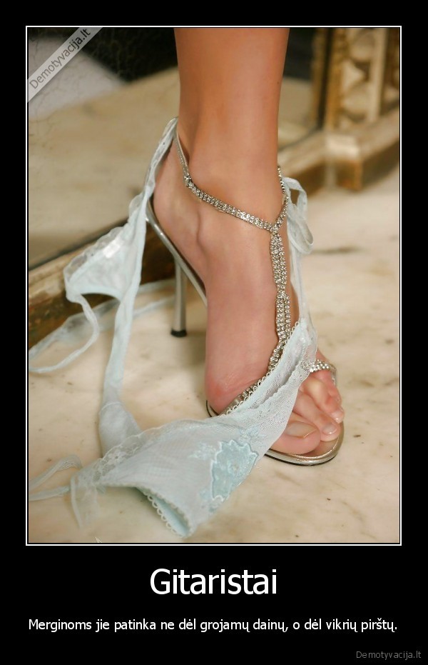 gitaristai,merginos,pirstai