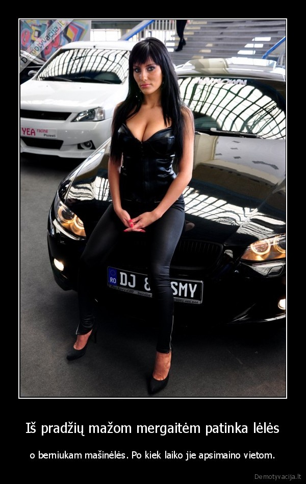 Iš pradžių mažom mergaitėm patinka lėlės