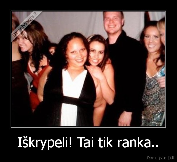 iskrypelis,stora, merga,tipo, nuoga