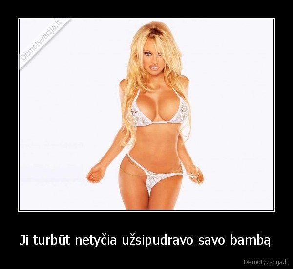 Ji turbūt netyčia užsipudravo savo bambą