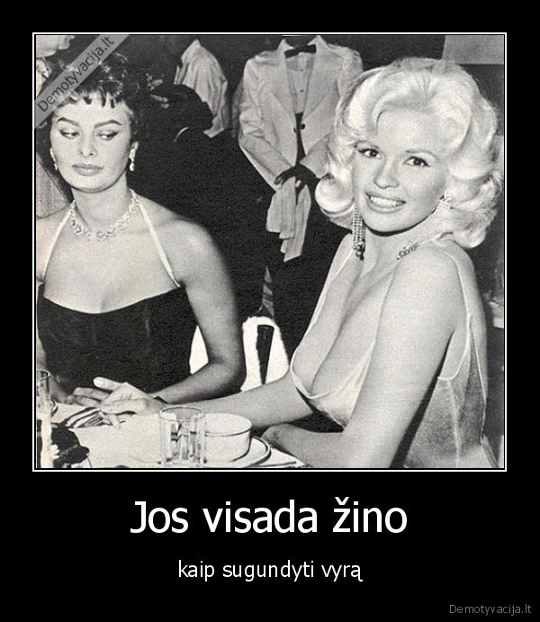 moteris,ziuri,i,krutine,nes,ten,papukai,status