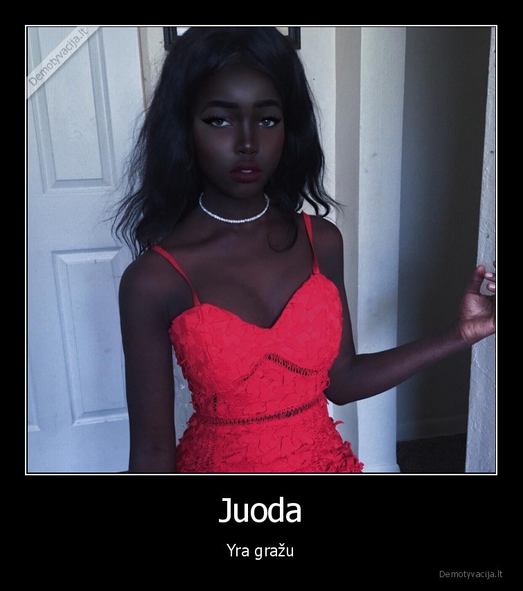 juodaode,grazi, mergina