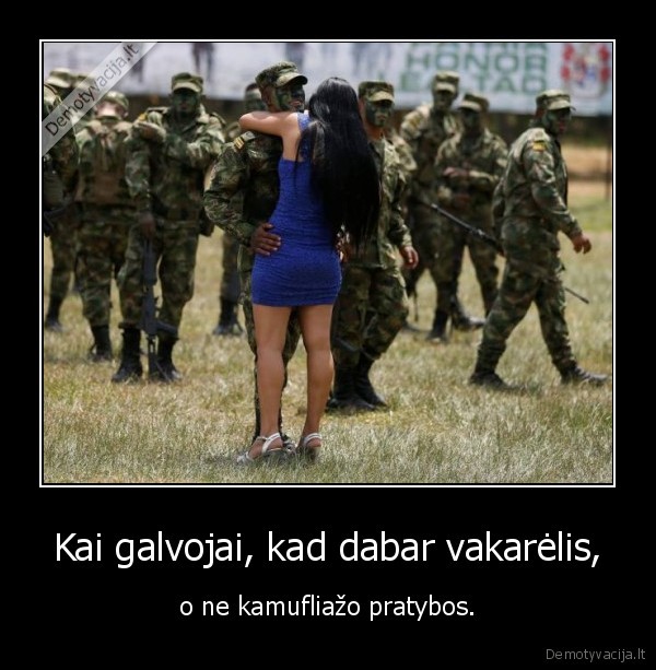 kamufliazas,suknele,mergina,kariai