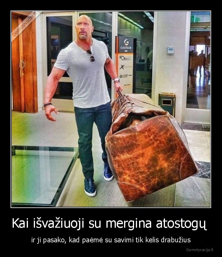 mergina,rubai,drabuziai,atostogos,lagaminas