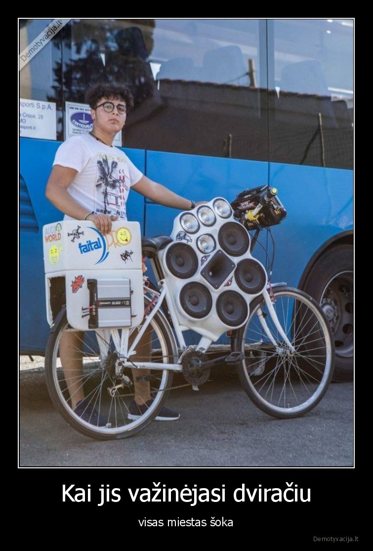 koloneles,dviratis,miestas,soka,vazinejasi, dviraciu,aparatura