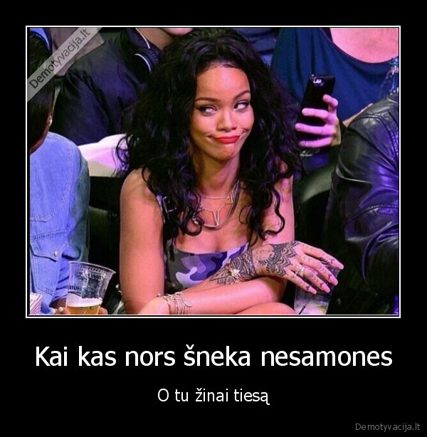 rihanna,juokinga, mimika