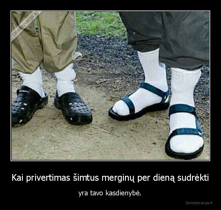 sudrekimas,mergina,basute,kojines,kroksai