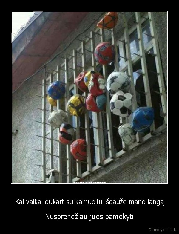 kamuoliai,prakiuro,langas, su, grotomis