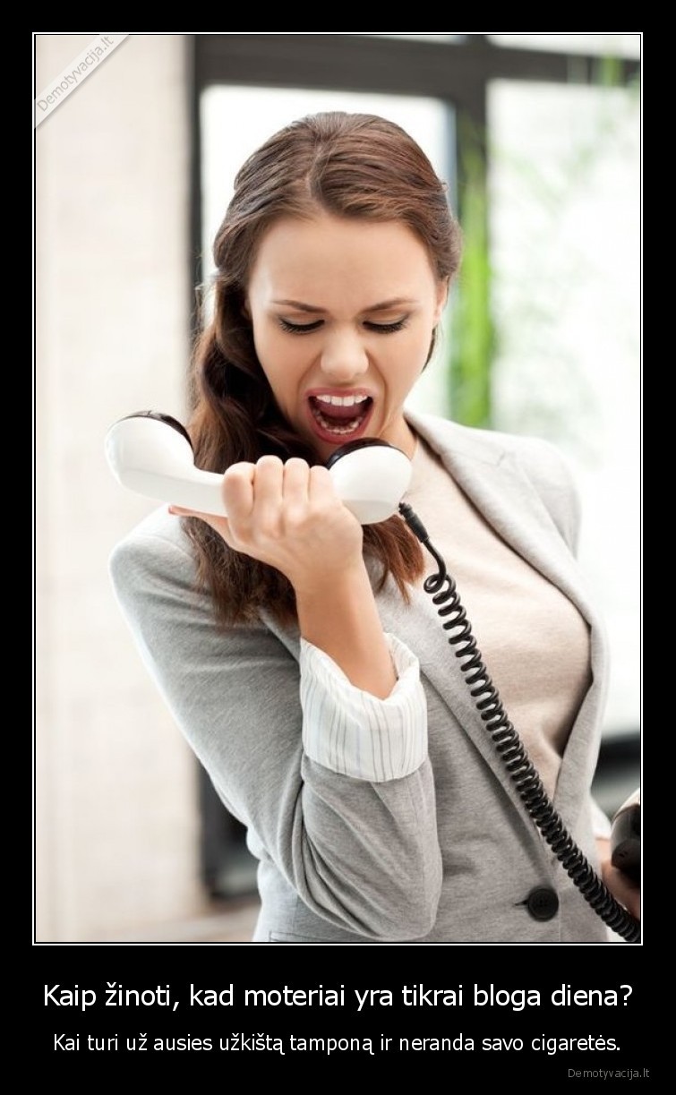 moteris,bloga, diena,tamponas,cigarete