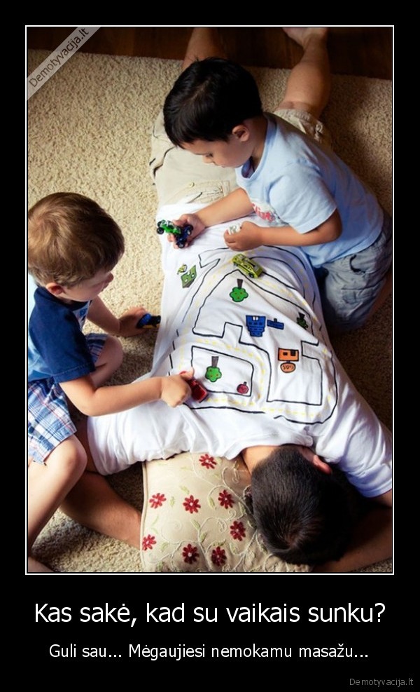 masazas,gudrus, tetis,vaikai, zaidzia
