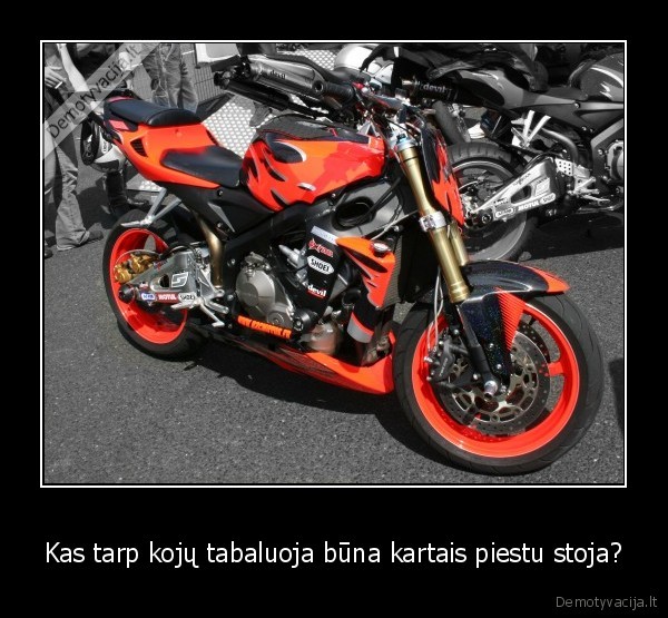 kawa,kavasaki,motociklai,piestu,stoja,kas,tarp