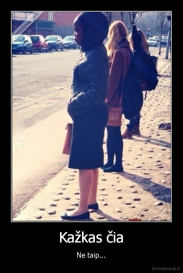 juodaode,baltos, kojos