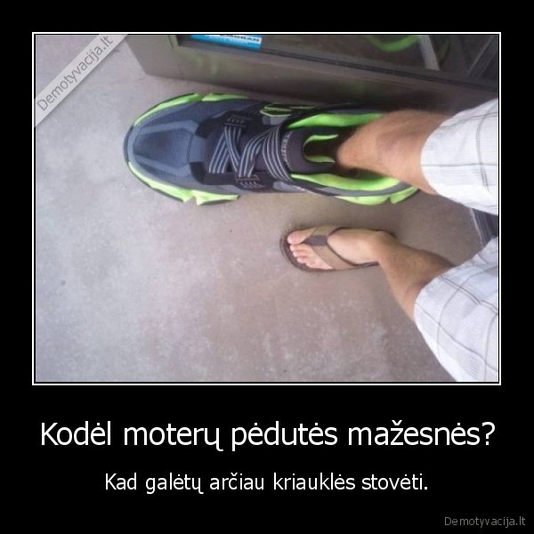 moteris,peda,virtuve