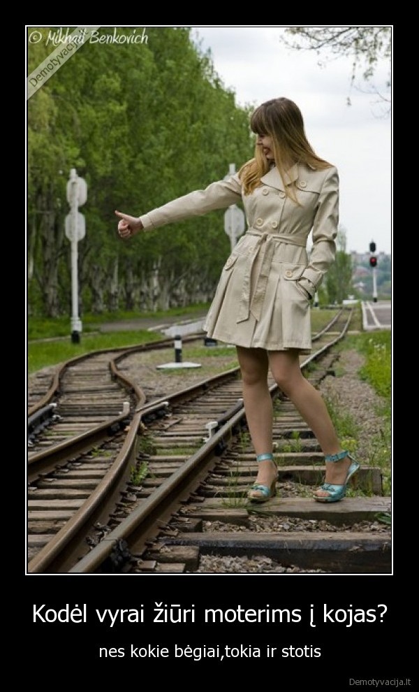 kojos,moteris,vyrai,begiai,traukinys,stotis,grazu