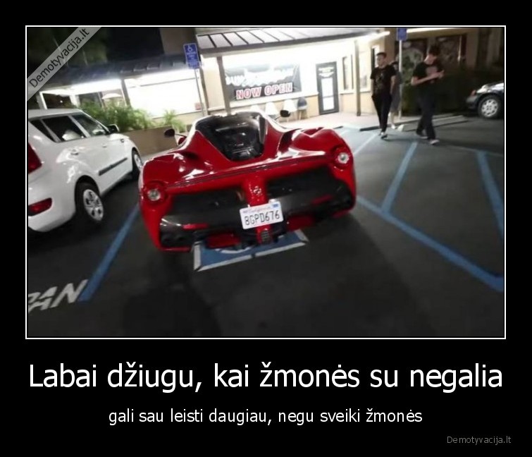 neigalus,sportine,masina,parkuote