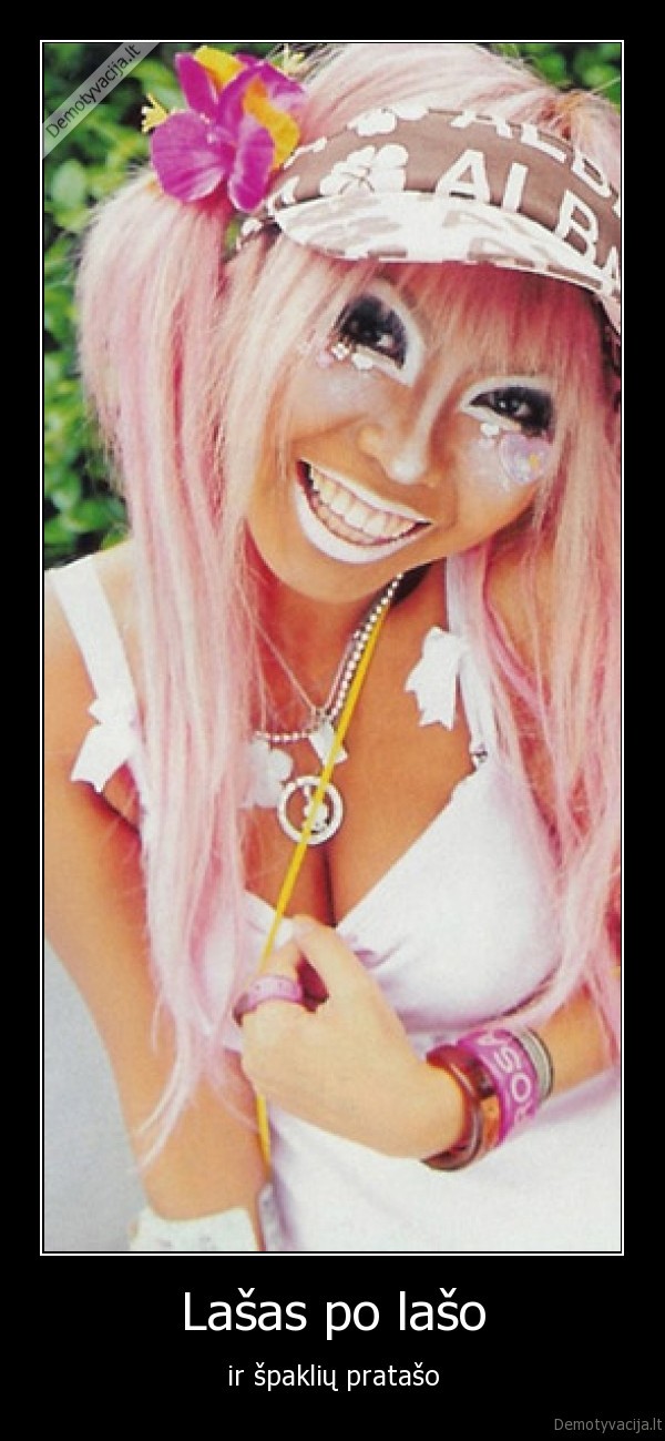 grazi,mergina,kosmetika,pudra,juokas