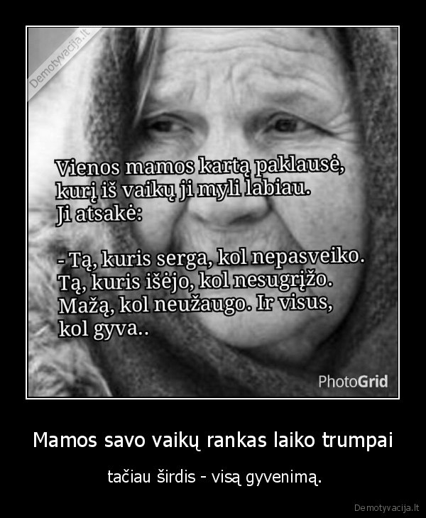 Mamos savo vaikų rankas laiko trumpai