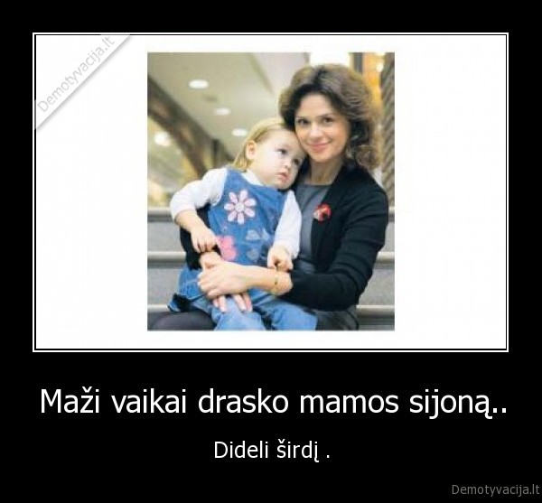 Maži vaikai drasko mamos sijoną..