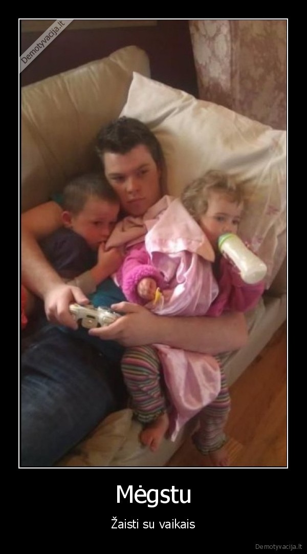 zaidzia, su, vaikais,geras, tetis,kompiuteriniai, zaidimai