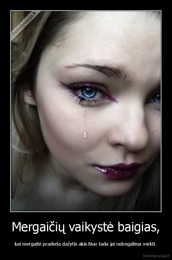 Mergaičių vaikystė baigias,