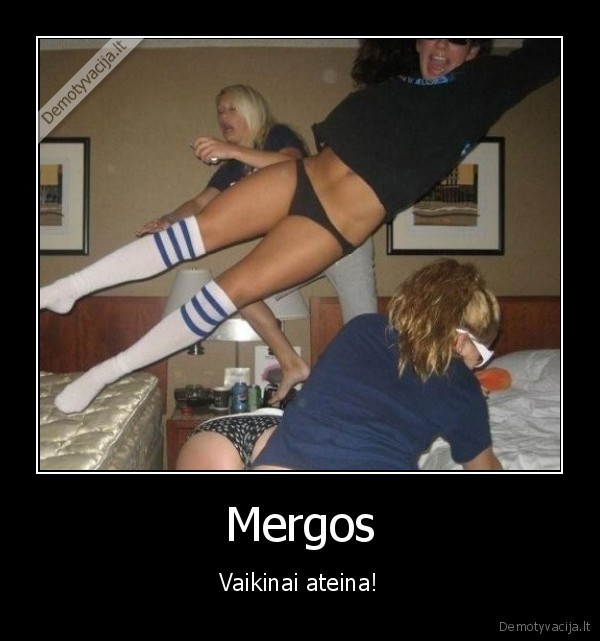 merginos,skraido,laukia