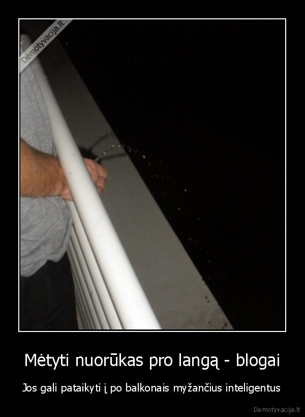 Mėtyti nuorūkas pro langą - blogai