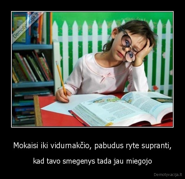 mokslai,stalas,mokykla,vidurnaktis,facebook