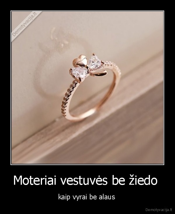 Moteriai vestuvės be žiedo 