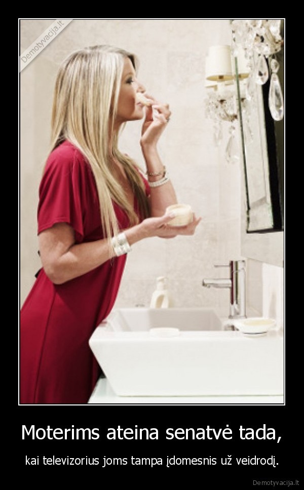 moteris,televizorius,senatve,veidrodis