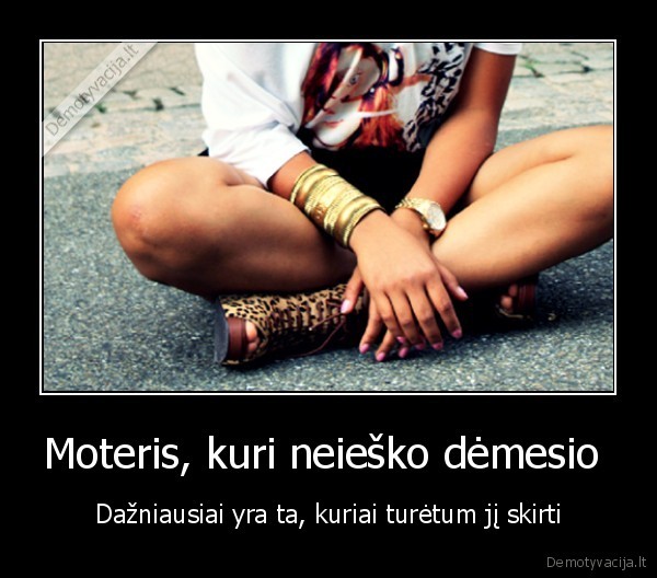 Moteris, kuri neieško dėmesio 