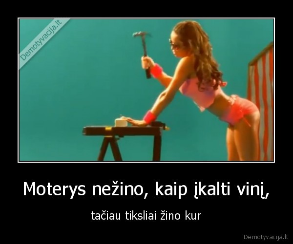 Moterys nežino, kaip įkalti vinį,