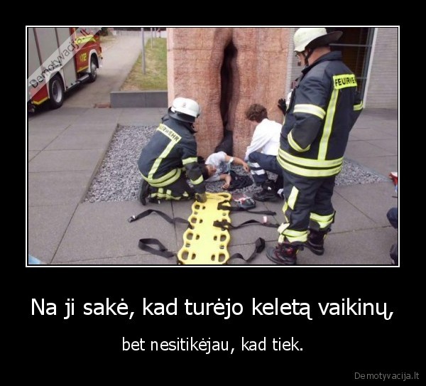 vaikinas, uzstrigo, vaginoje