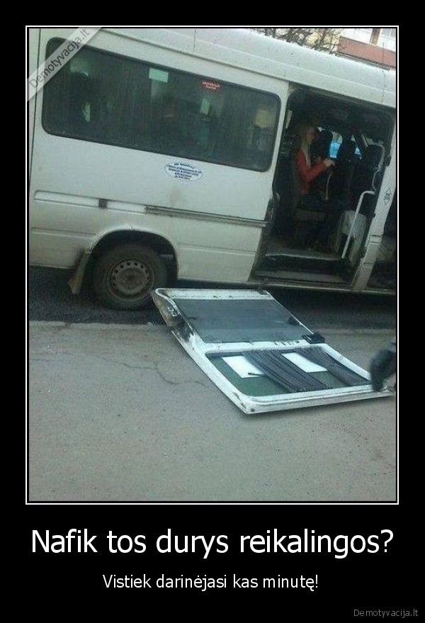 iskrito, durys,autobusiuko, durys