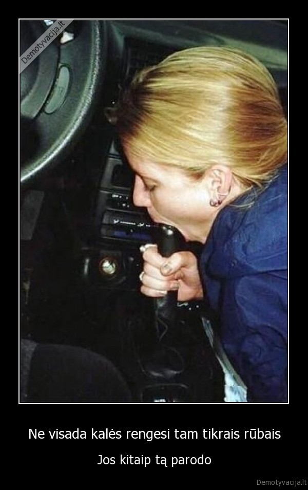 Ne visada kalės rengesi tam tikrais rūbais