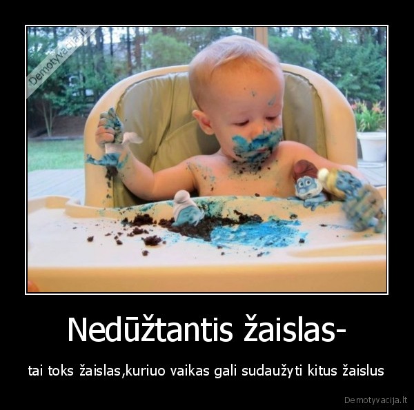 vaikas,naikina,smurfus